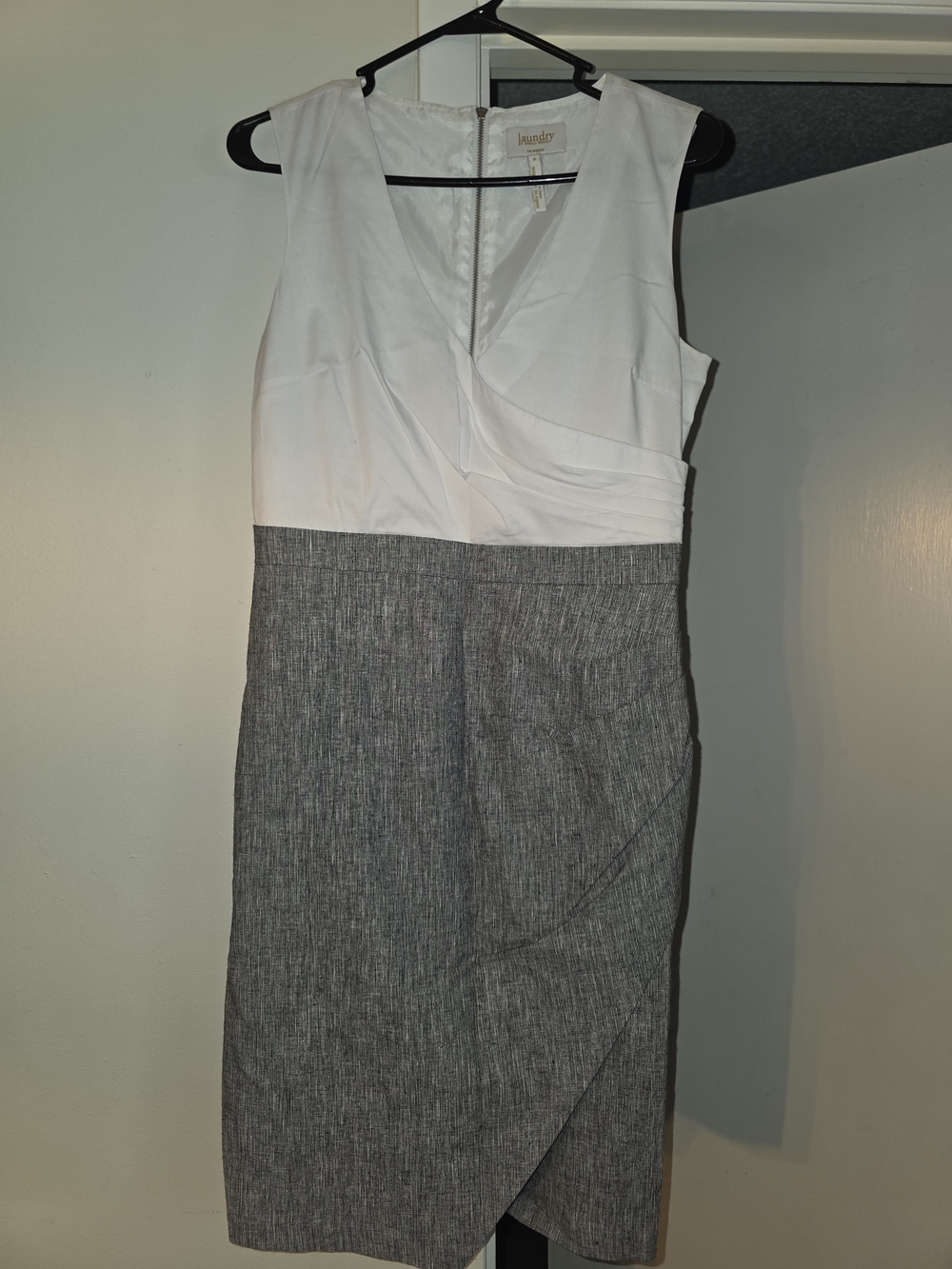 Laundry By Shelli Segal White and Gray Colorblock Sheath Dress